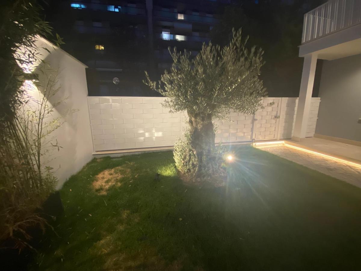 Grey House Guest House Luxury ラティーナ エクステリア 写真
