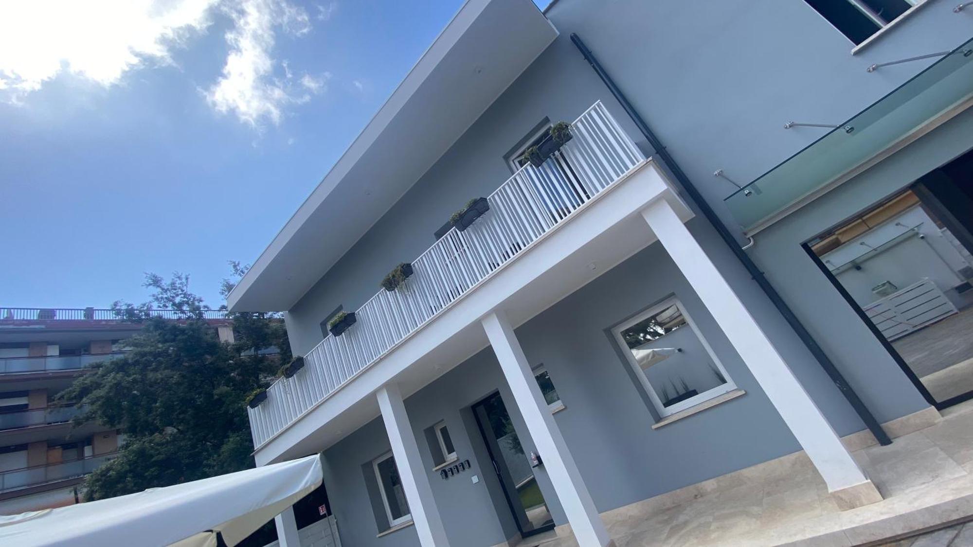 Grey House Guest House Luxury ラティーナ エクステリア 写真